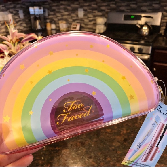 🌈🦄 Too Faced festival rainbow makeup bag - Picture 2 of 4